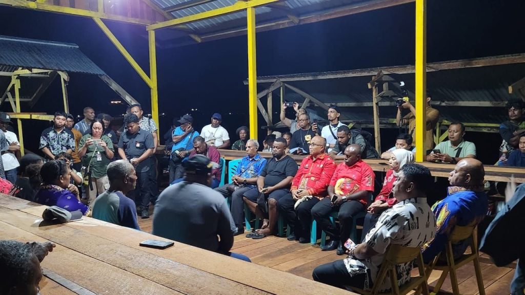 Gubernur Papua Datangi Keluarga Irene Sokoy: “Nyawa Tidak Boleh Dipermainkan”