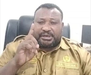 Ondofolo Babrongko Kritik Keras Kepala Distrik Sentani: “Pernyataannya Bisa Picu Kegaduhan Pemerintahan”