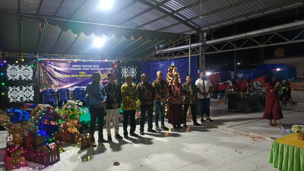 Untuk Pertama Kalinya, Pedagang Pasar Youtefa dan Otonom Rayakan Natal Bersama