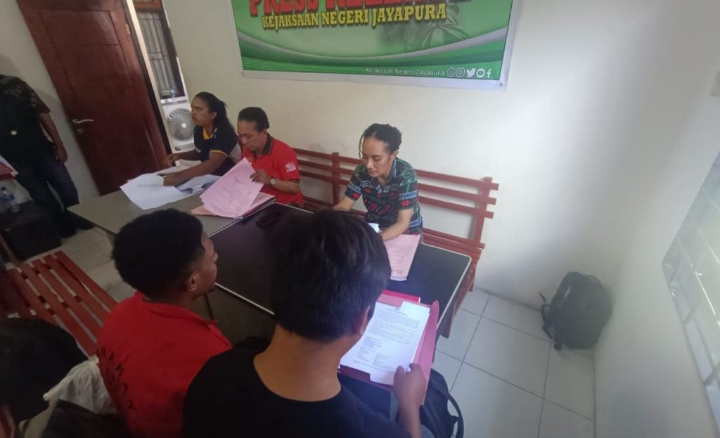 Polres Jayapura Tuntaskan Penyidikan, Tersangka Pencurian Diserahkan ke Kejaksaan