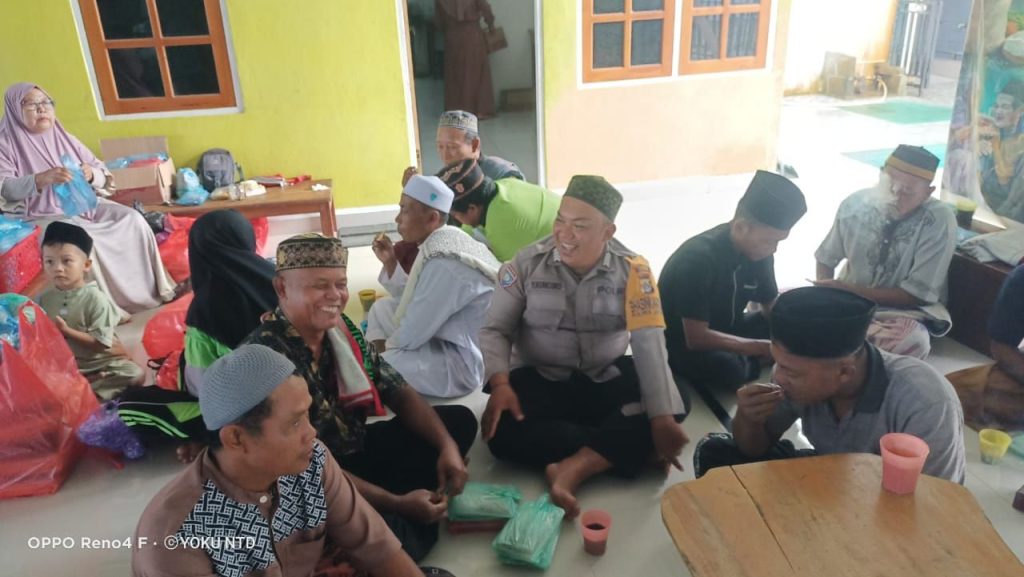 Dekatkan Layanan ke Masyarakat, Polsek Nimbokrang Gelar Jumat Curhat di Serambi Masjid