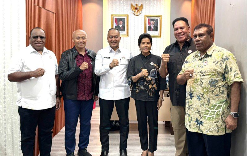 Yanni Harap Presiden Hadiri Natal Papua dan Tetapkan Papua sebagai Tanah Injili