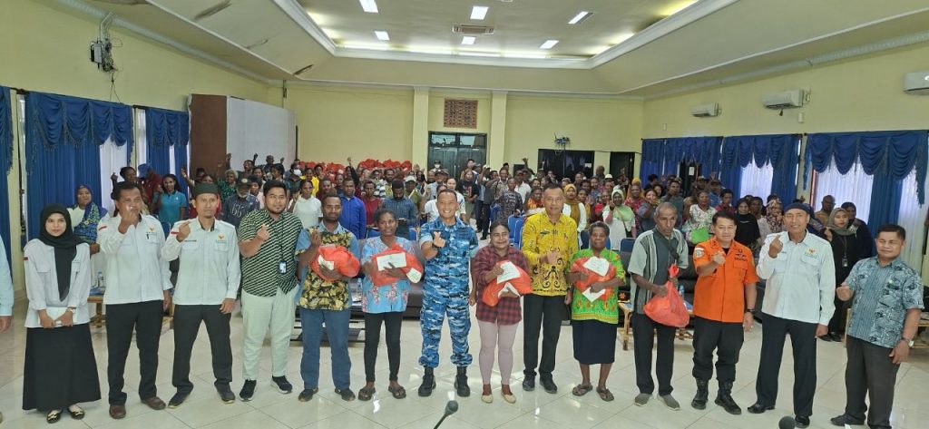 Pemkab Jayapura dan BAZNAS Salurkan Paket Desember Berbagi untuk Orang Asli Papua