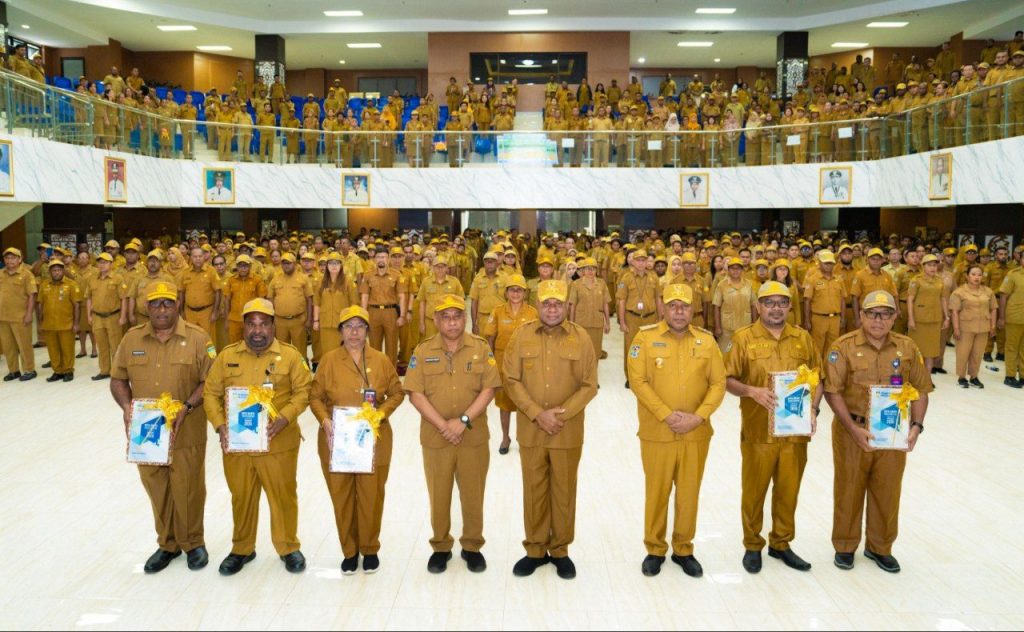 Apel Perdana 2026, Gubernur MDF Tegaskan ASN Harus Disiplin dan Turun Melayani