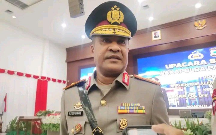 Mutasi Polri: Alfred Papare Resmi Gantikan Johny Isir di Papua Barat