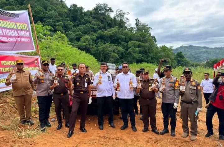 840 Botol Captain Morgan Dimusnahkan, Polresta Jayapura Kirim Sinyal Keras ke Mafia Miras