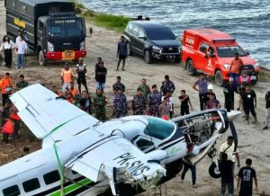 Pendaratan Darurat Smart Air di Pantai Karadiri Nabire, Danlanal Pastikan Evakuasi Berjalan Lancar