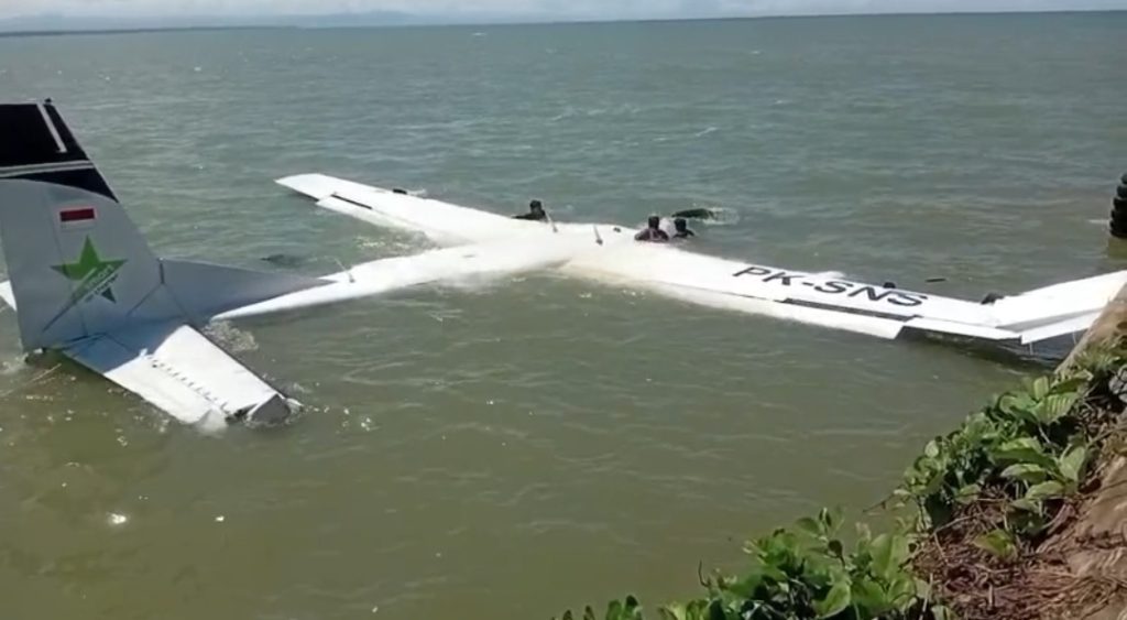 Tragedi Nyaris Maut di Pantai Karadiri, Seluruh Penumpang Pesawat Selamat Berkat Aksi Warga