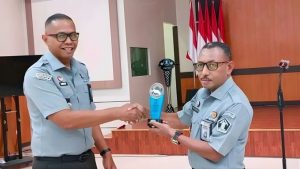 WBK 2025 untuk Kemenkum Papua: Plakat Resmi Tiba, ASN Segera Kenakan Pin Integritas