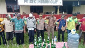 Polisi Musnahkan Miras Sitaan di Unurumguay, Kapolsek Tegaskan Perang Terhadap Minuman Ilegal