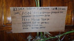 TPP Dipangkas, ASN Mamberamo Raya Palang Kantor Bupati di Burmeso