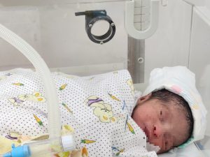 Geger! Bayi Perempuan Ditemukan Hidup dalam Karung Beras, Polisi Selidiki Pelaku