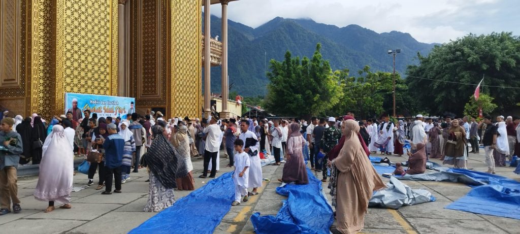 Lautan Jamaah Padati Masjid Agung Al-Aqsha Sentani, Pesan Persatuan Menggema di Hari Raya
