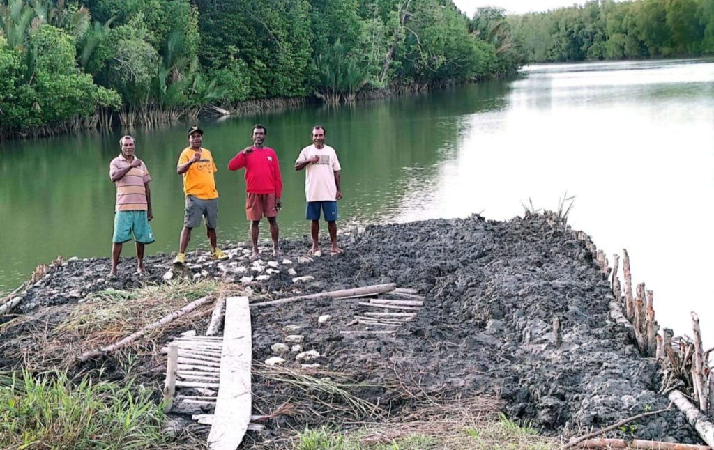 Akses Laut Dibuka, Warga Waropen Atas Sambut KM Cantika Lestari di Dermaga Yaripai