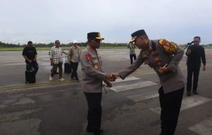 Mendarat di Bandara Mopah, Kapolda Disambut Kapolres Merauke
