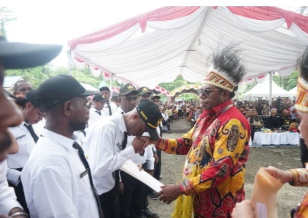 Bupati Keerom Piter Gusbager, S.Hut., MUP