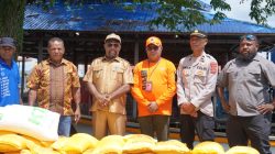 Hari Kedua Penyaluran, Bupati Jayapura Sisir Kampung Terdampak Banjir: “Kami Pastikan Semua Warga Tersentuh Bantuan”