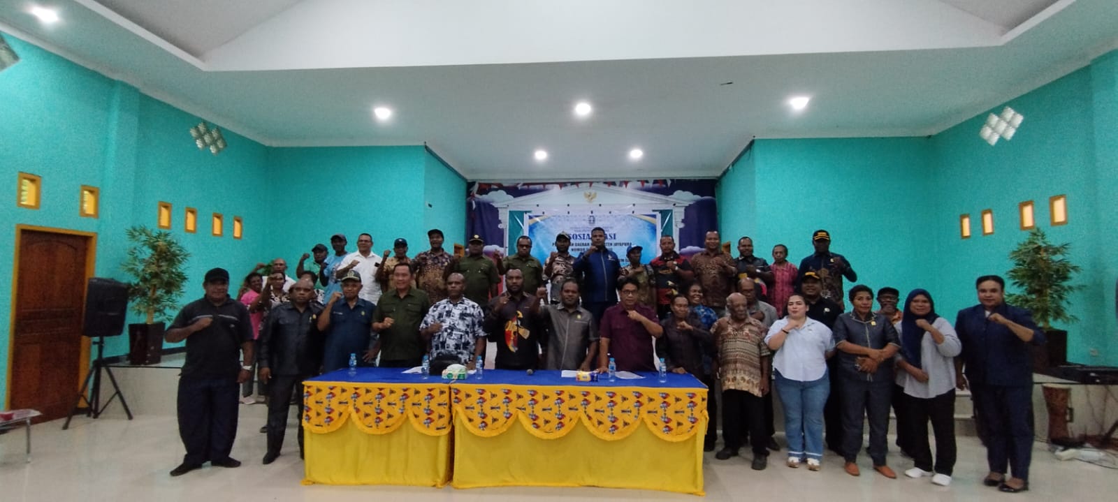 Sihar Tobing, Ketua Bapemperda DPR Kabupaten Jayapura dan anggotanya menggelar sosialisasi Perda Trantibum