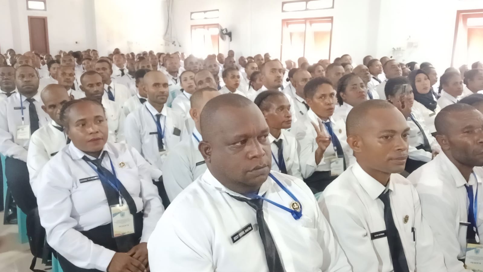 Tampak peserta prajabatan CPNS, PPPK dan THK2 ketika mengikuti penutupan diklat di Burmeso, Sabtu (18/4). 