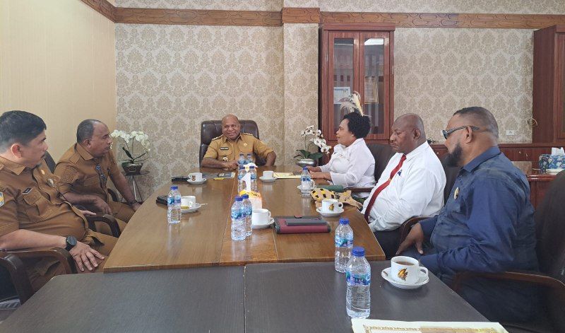 Tampak suasana pertemuan Gubernur Papua bersama pimpinan MRP Papua