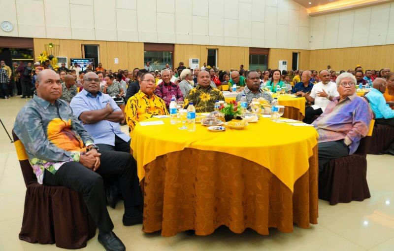 Tampak Wagub Papua Barat, M. Lakotani, Gubernur Papua Tengah, Meki Nawipa, Barnabas Suebu, Matius Fakhiri, Gubernur Papua, Gubernur Papua Barat Daya Elisa Kambu, dan Michael Manufandu, mantan Diplomat