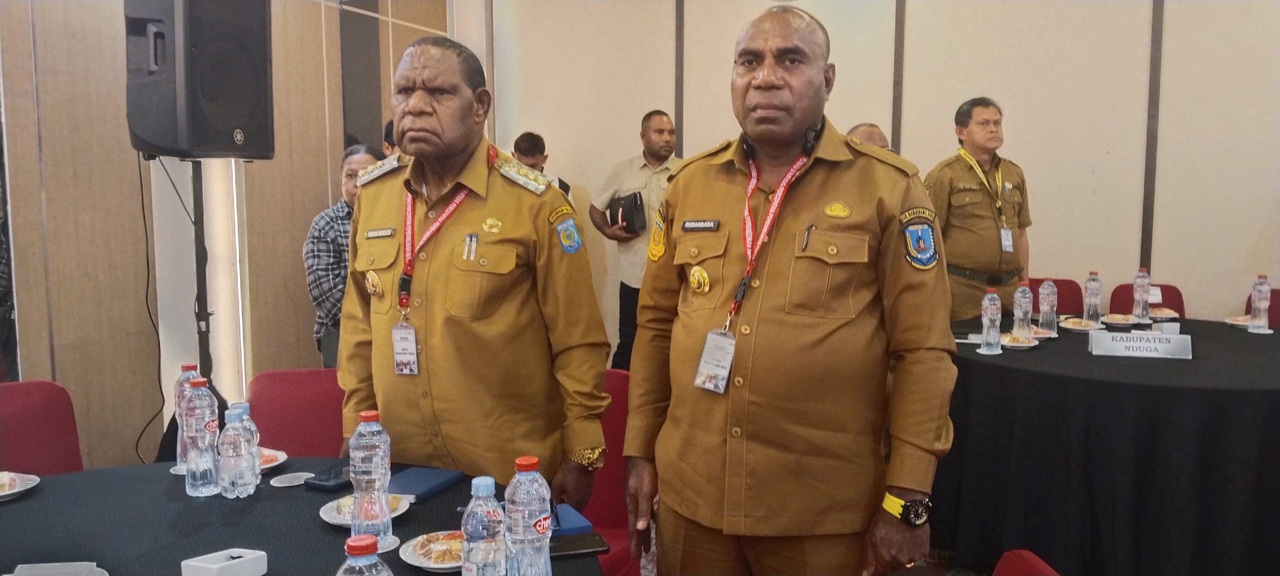 Bupati Mamberamo Raya, Robby Wilson Rumansara, SP., MH., dan Bupati Mamberamo Tengah, Yonas Kenelak, S.Sos
