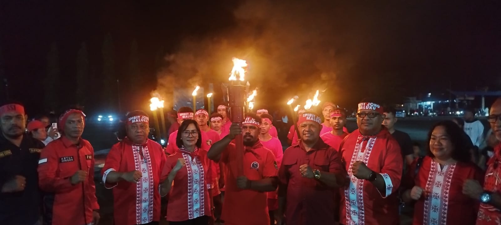 Tampak Wabup Harus Yocku, SH., bersam Ketua Ikemal Papua Christian Sohilait, ST., M.Si melepas Lari Obor Patimura di gunung merah, Kabupaten Jayapura. 