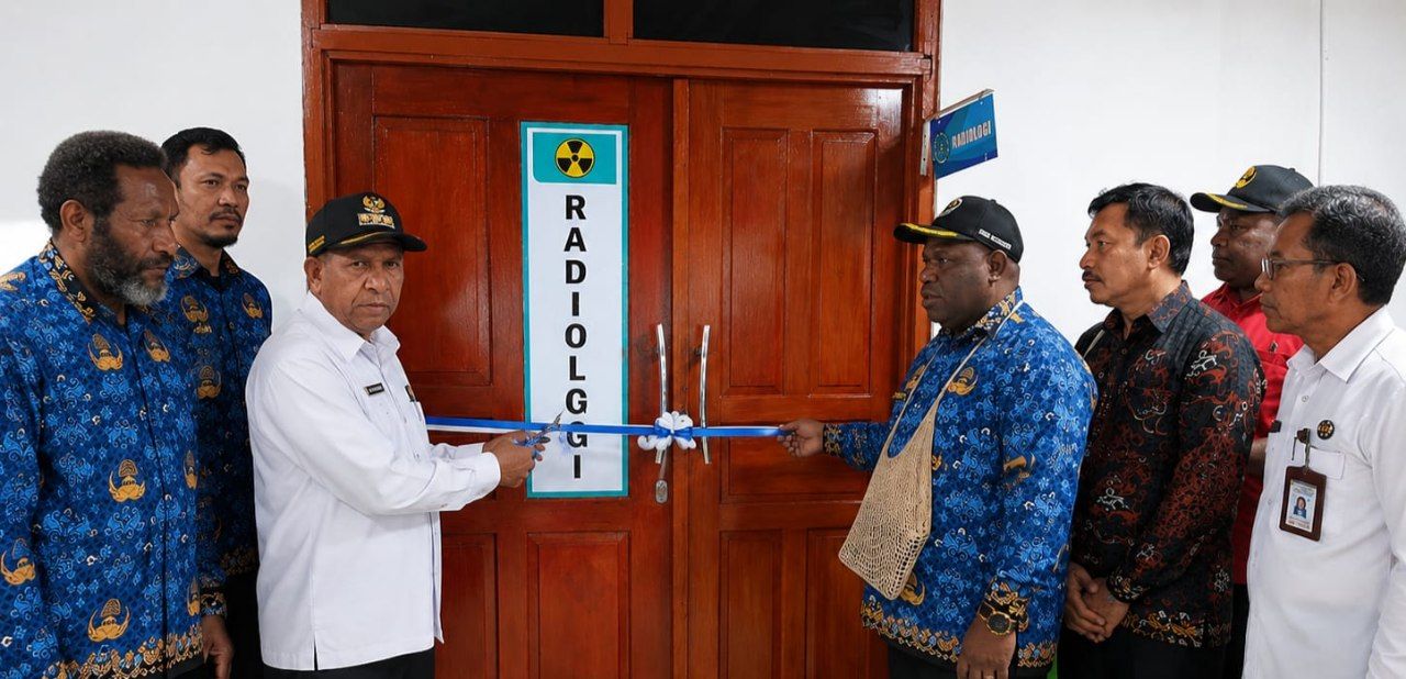 Bupati Spey Bidana Pegunungan gunting pita peresmian Radiologi 