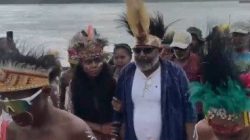 Apolos Sroyer Tegaskan Babe Syowi dan Babe Oser Saat Temui Warga Biak di Mamberamo Raya