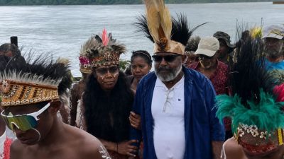 Apolos Sroyer Tegaskan Babe Syowi dan Babe Oser Saat Temui Warga Biak di Mamberamo Raya