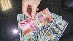 Rupiah Tertekan Hebat, Dolar AS Nyaris Tembus Rp18.000