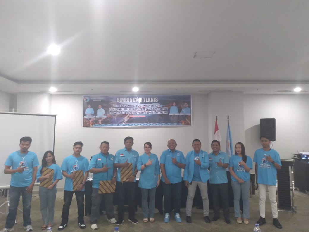 Tampak Ketua DPD Partai Gelora Kota Jayapura bersama pengurus usai Bimtek
