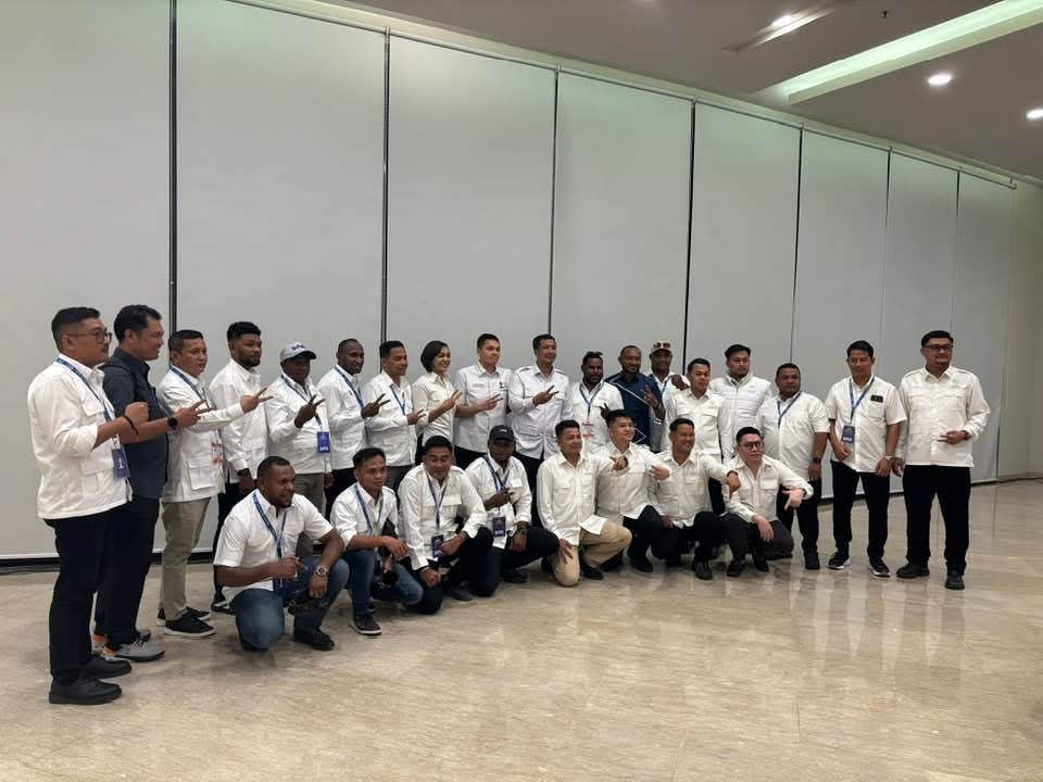 Yan Mandenas Anggota DPR RI bersama HIPMI