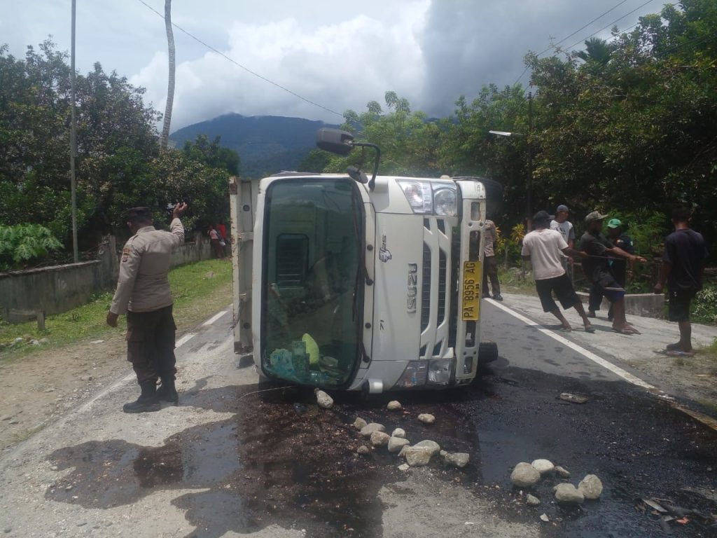 Truk Terbalik di Sentani Barat, Sopir Diduga Mabuk