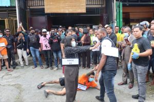 Rekonstruksi Kasus Penganiayaan Berat di Cafe Sisil, Tiga Tersangka Peragakan Aksi Kekerasan yang Tewaskan Anggota TNI