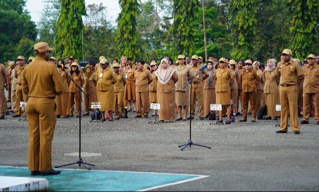 Pimpin Apel ASN, Asisten I Ajak Sukseskan Pilkada, HUT RI, dan Kunker Bupati