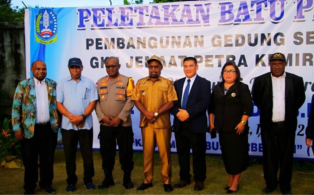 Bupati dan Kapolres Jayapura Resmi Letakkan Batu Pertama GSG GKII Petra Kemiri