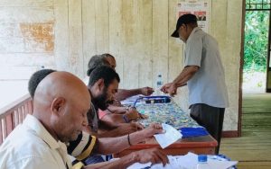 Bupati Roby Rumansara Salurkan Hak Pilih di Distrik Sawai