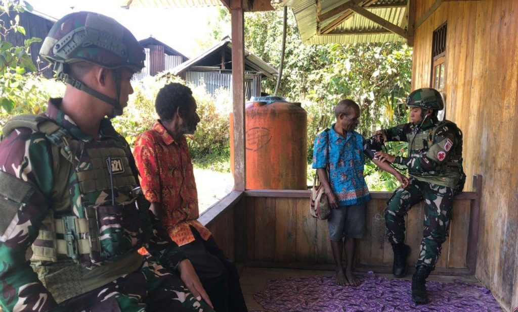 Satgas Yonif 521/DY Hadirkan Layanan Kesehatan Keliling di Yalimo
