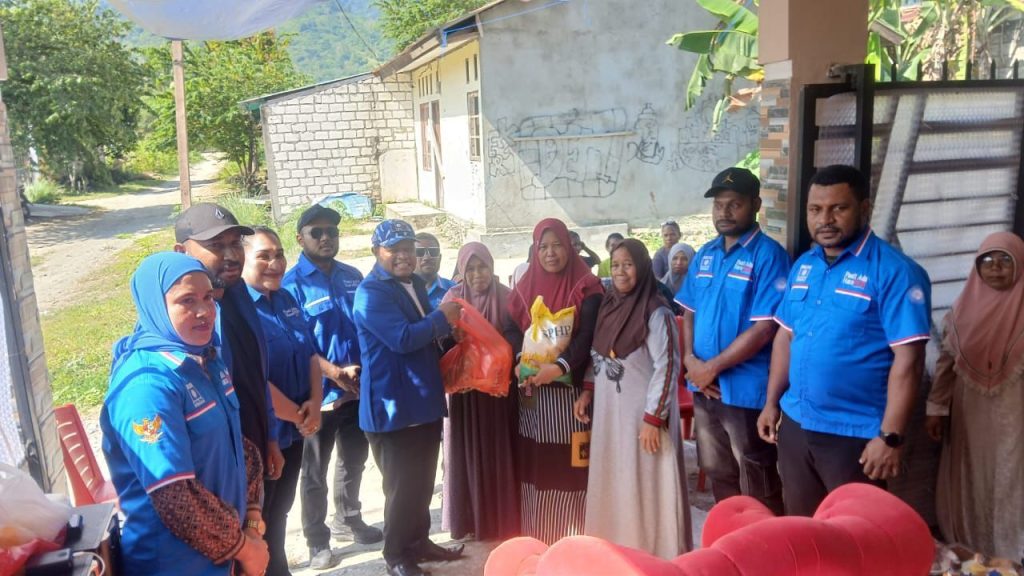 Ratusan Paket Beras Disalurkan, PAN Papua Gelar Aksi Jumat Berkah di Jayapura