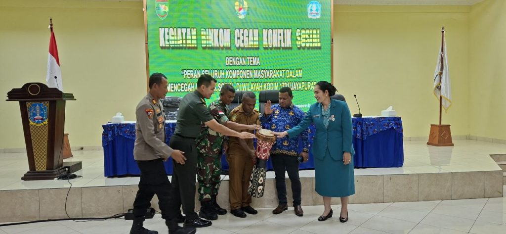 Binkom Kodim 1701 Resmi Dibuka, Wabup Haris Ingatkan Bahaya Hoaks Pemicu Konflik
