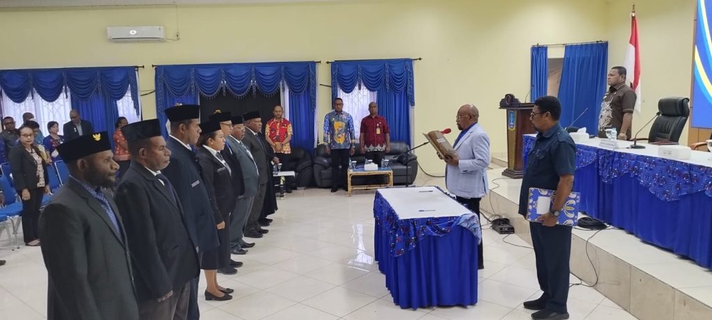 Yunus Wonda Lantik 7 Pejabat dan 2 Staf Khusus, Targetkan Reformasi Pelayanan Publik Pemkab Jayapura