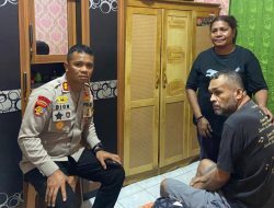 Sentuh Hati! Kapolres Jayapura Datangi Anggota yang Terbaring Sakit Menahun