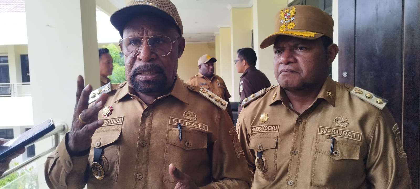 Bupati Dr. Yunus Wonda, MH., dan Wakil Bupati Haris Richard S. Yocku, SH.,