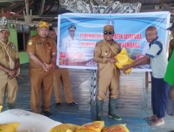 Bantuan Sembako Mengalir, Warga Dondai dan Sosiri Sampaikan Rasa Syukur