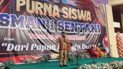 Kelulusan SMAN 1 Sentani Jadi Momentum, Wabup Soroti Integritas Generasi Muda