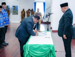 Gubernur Papua Lantik 16 Pejabat, Matius Fakhiri Warning ASN Jangan Hanya Duduk di Balik Meja