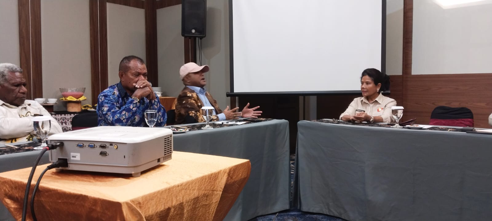 Tampak pertemuan Pokja Agama MRP dan Yanni, SH., M.Sos., Anggota Komite Eksekutif Percepatan Pembangunan Otsus Papua di Jayapura