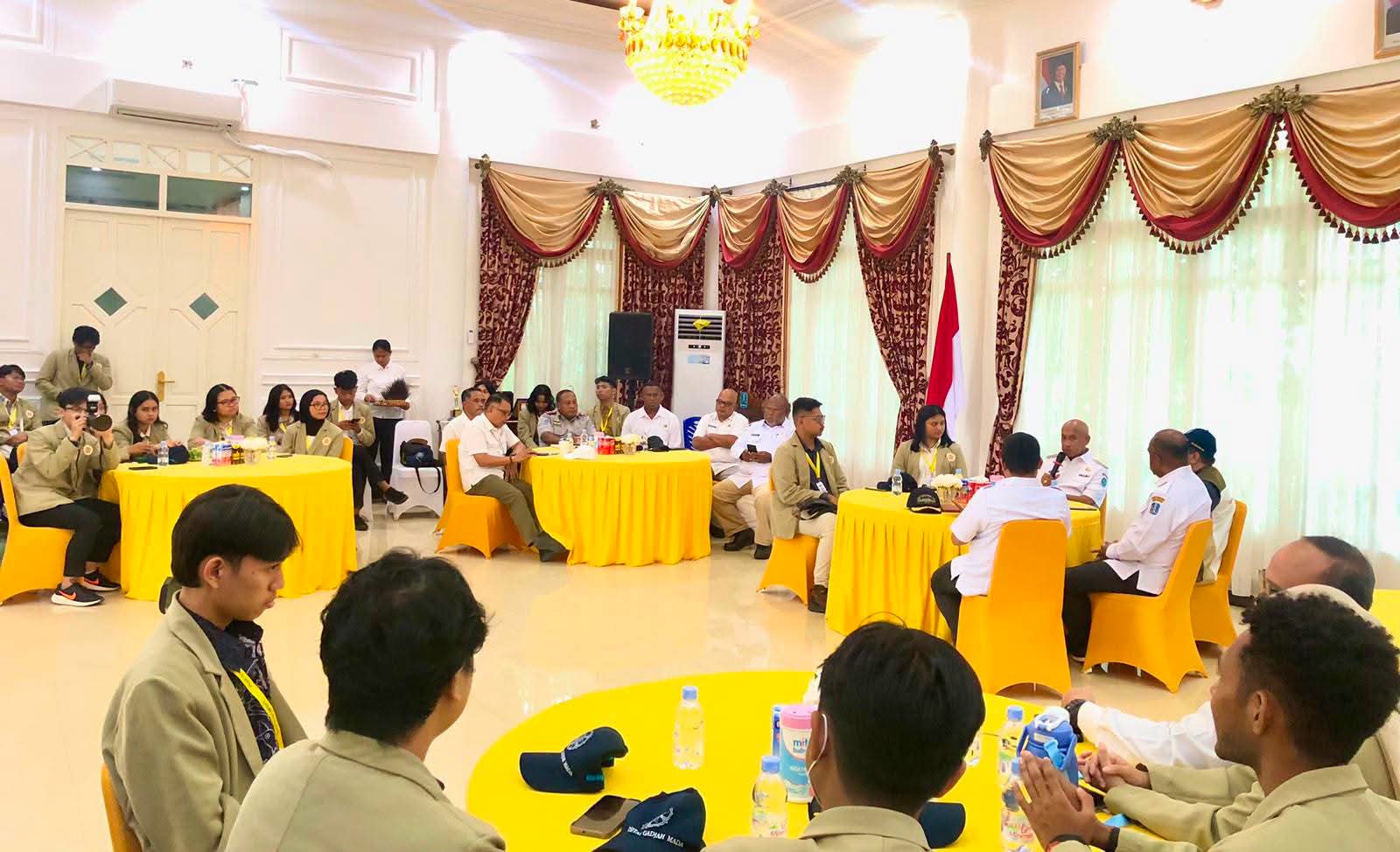 Bupati Biak Terima 30 Mahasiswa UGM