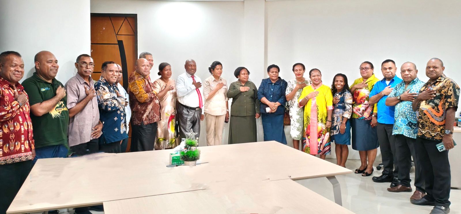 Yanni bersama pimpinan beserta anggota MRP Papua